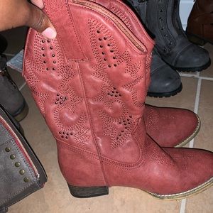 Lilly’s girls red cowgirl boots never worn